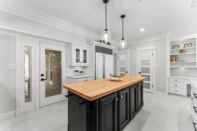 Building Photo - 8911 Tranquil Park Dr