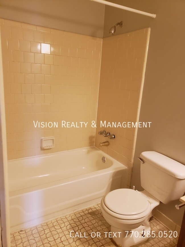 Building Photo - 2BR/1.5BA  Townhome Lithonia