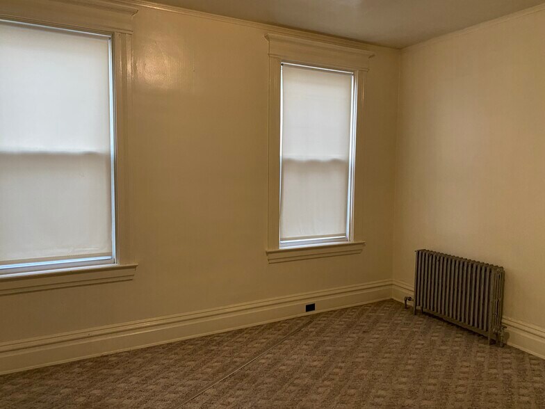 Building Photo - 127 Seminary Ave