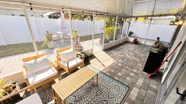 Building Photo - The Heart of Maitland: 3BD/2BA Home That F...