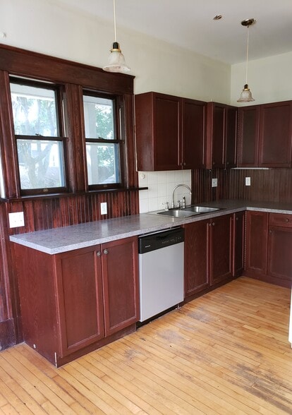 Building Photo - 12 Platt St