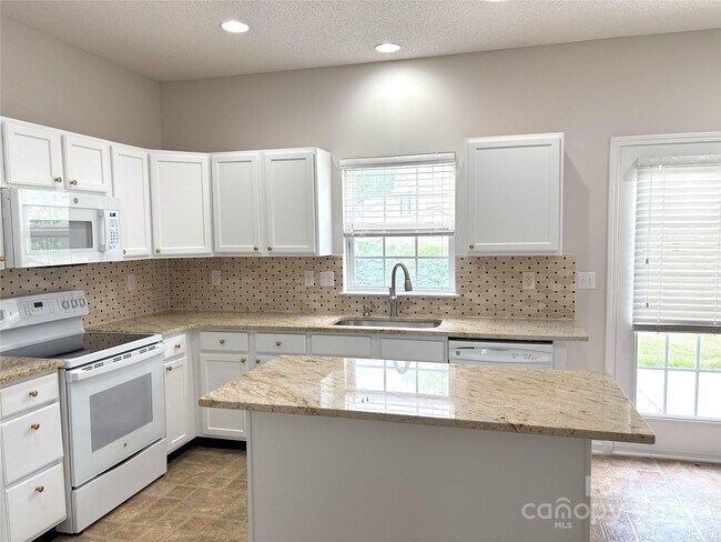Building Photo - 8620 Grey Squirrel Ct
