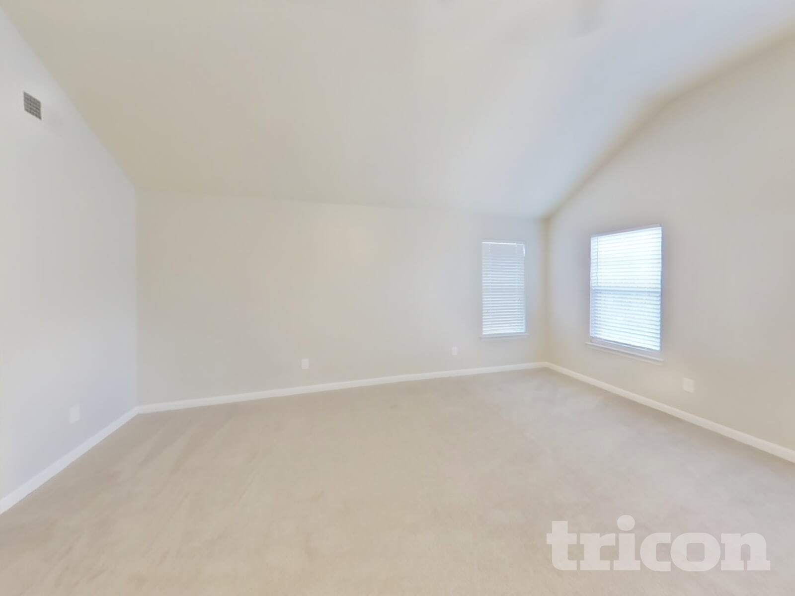 Building Photo - 744 Effendi Pl