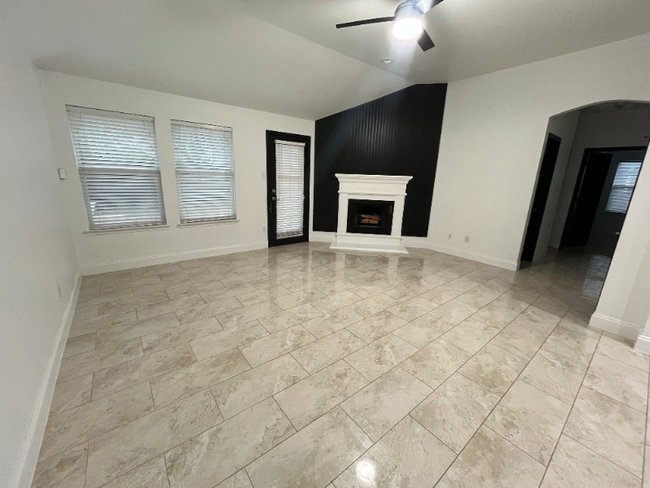 Building Photo - 6304 Spring Ranch Dr