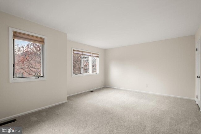 Building Photo - 11 Treaty Dr