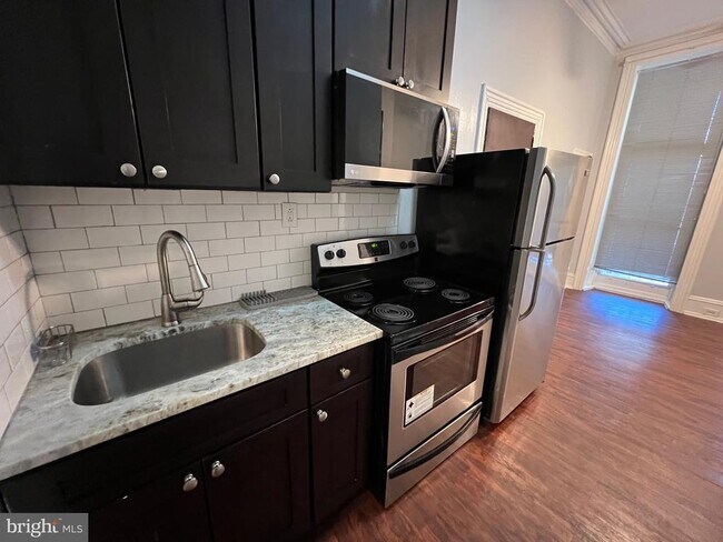Building Photo - 521 S 41st St