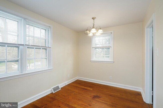 Building Photo - 2828 Midvale Ave