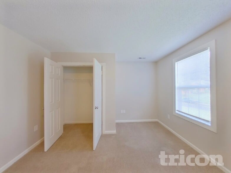 Building Photo - 423 Riverwalk Dr NW