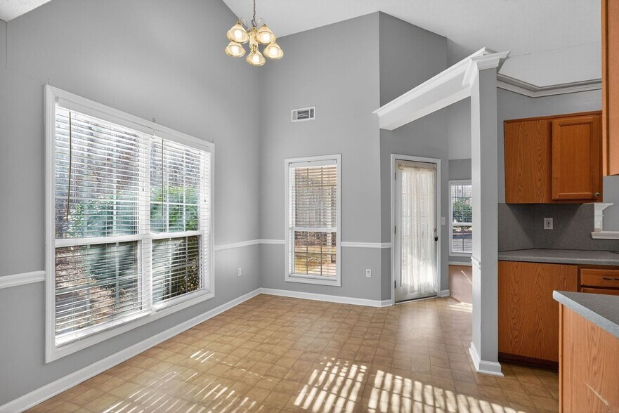 Building Photo - 345 Freeman Dr