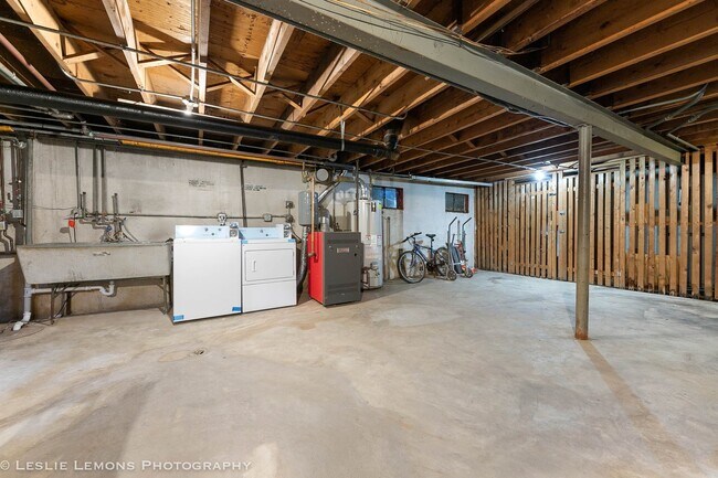 Building Photo - 7653 Roberts Rd