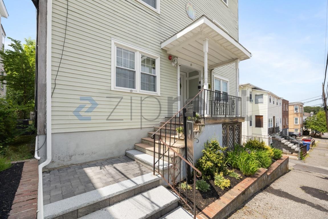 Building Photo - Unit 3