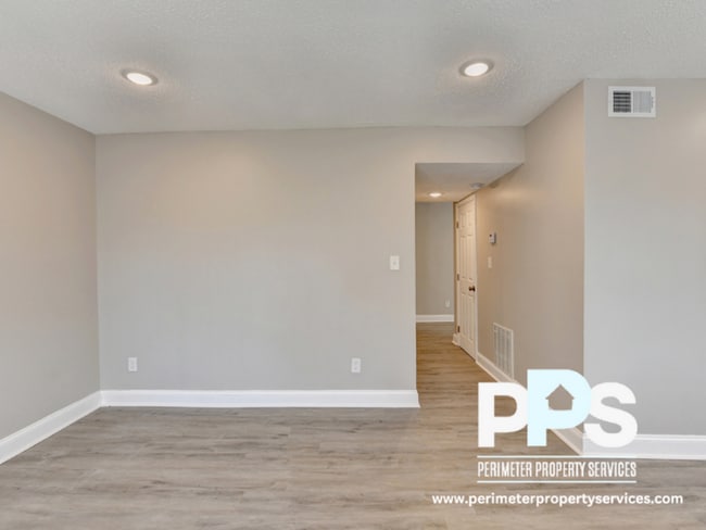 Building Photo - 390 W Lake Ave NW