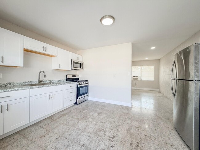 Building Photo - 703 N 25th St