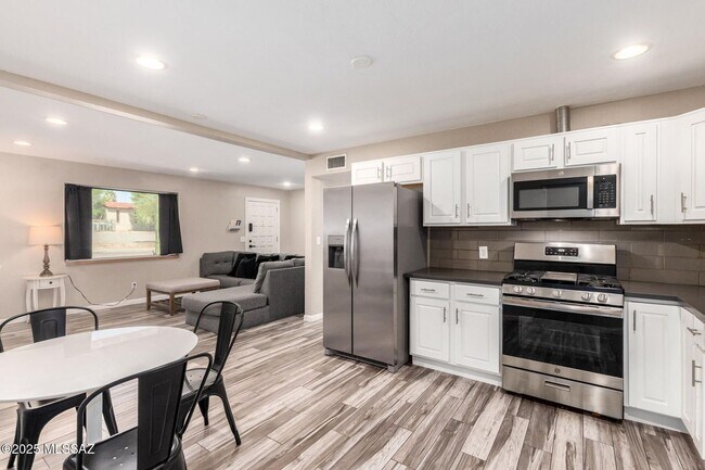 Building Photo - Charming 3bed/2 bath home located in the heart of Tucson, just minutes from the University of Ari...