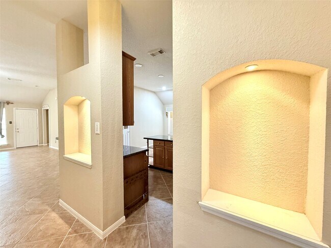 Building Photo - 8514 Spotslyvania Ln