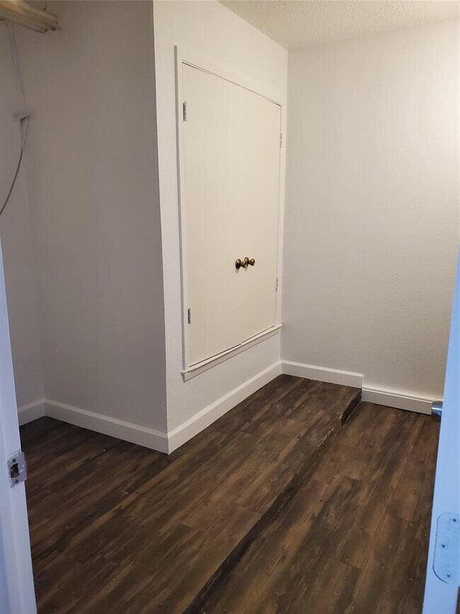 Building Photo - 907 Fairway Green Cove