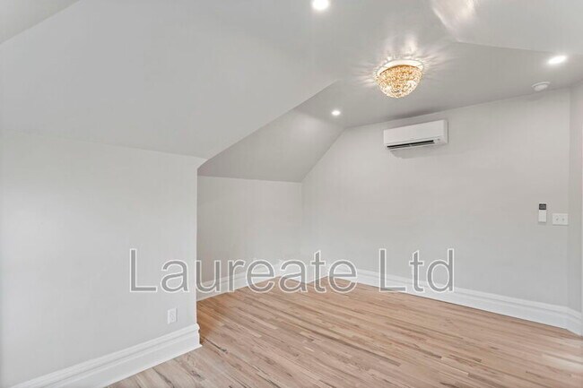 Building Photo - 1058 Pearl St