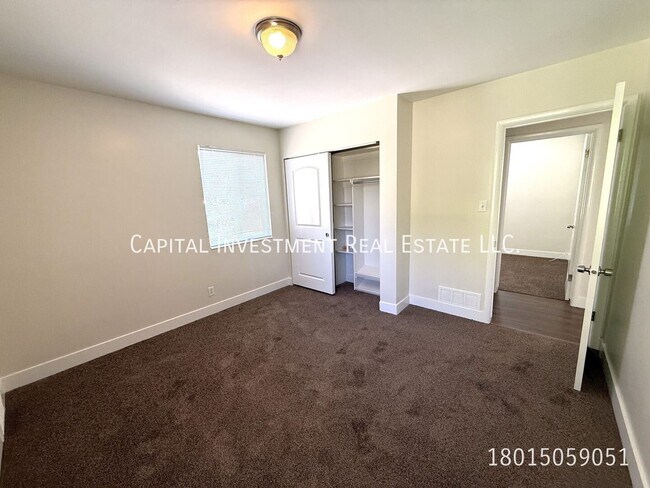 Building Photo - 561 Wilson Ave S