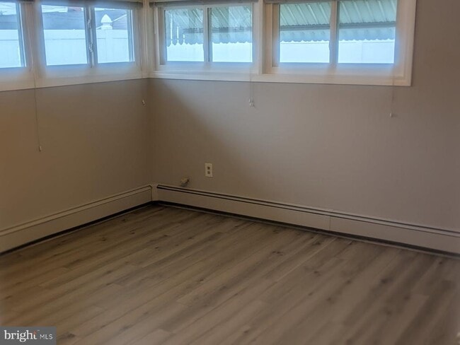 Building Photo - 25 Glenwood Ln