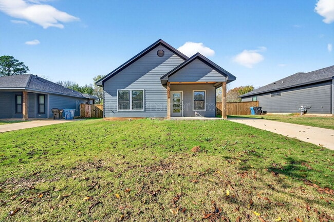 Building Photo - 1431 S 7th Ave