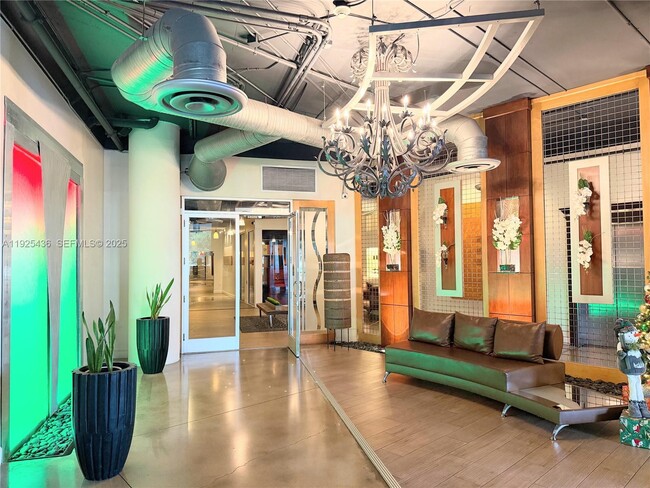 Building Photo - 10 SW South River Dr