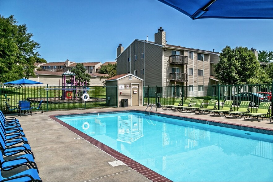 Primary Photo - Fox Valley Apartments