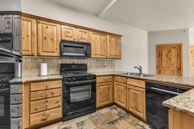 Building Photo - 1684 Fox Hollow Ln