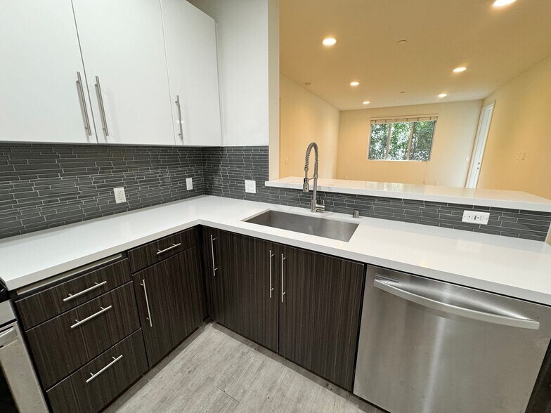 Building Photo - 11929 Courtleigh Dr