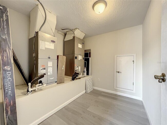 Building Photo - 10041 Oak Quarry Dr