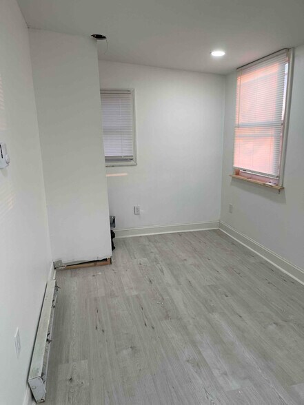 Building Photo - 916 Ridge Ave