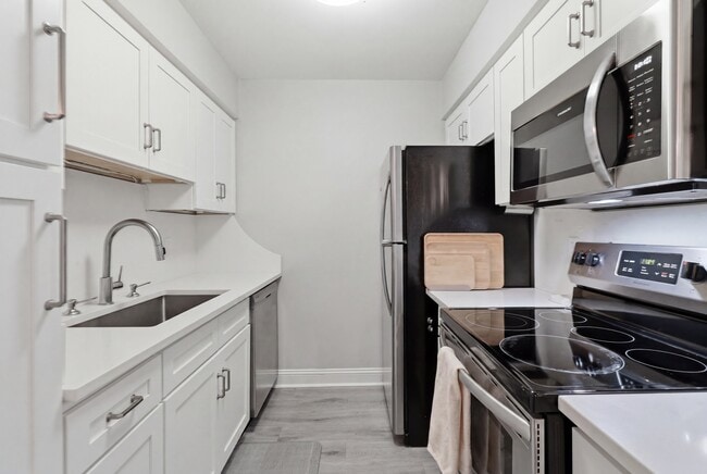 Building Photo - 4932 Bienville St