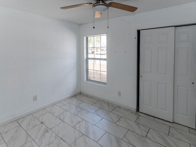 Building Photo - 133 W Park Ave