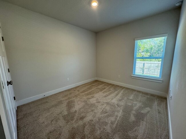 Building Photo - Gulf Breeze - Roman Oaks - 4 Bedroom, 3 Ba...