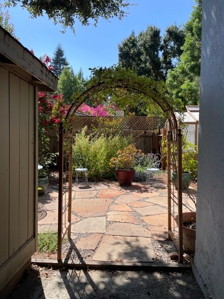 Building Photo - 1130 Palo Alto Ave