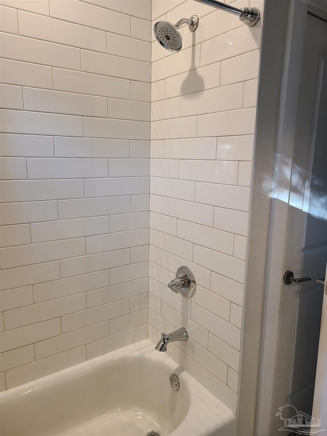 Building Photo - 603 N Reus St