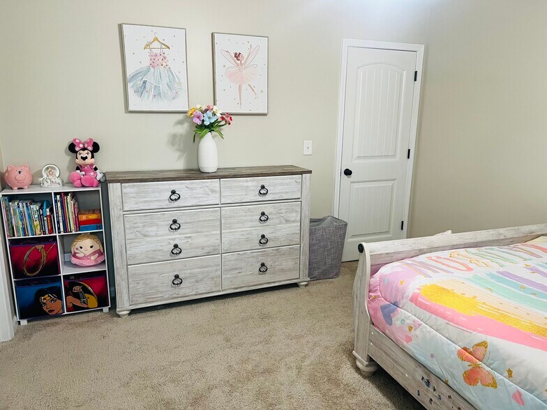 Building Photo - 31 White Pine Way