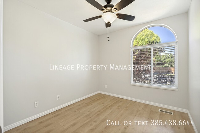 Building Photo - 13863 Kessler Peak Dr