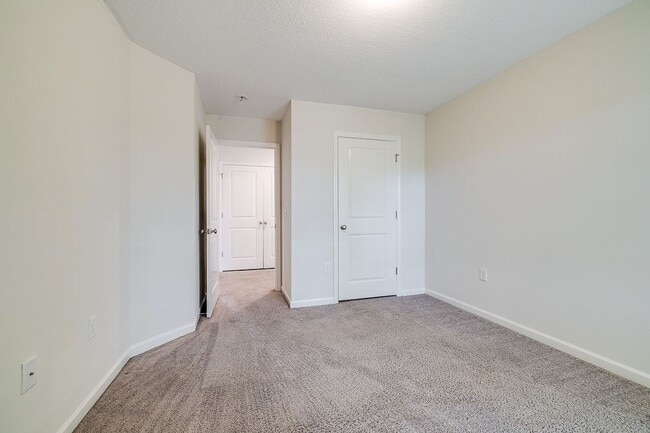 Building Photo - 3 Bed 2.5 Bath - Spacious Townhome Centrally Located in Rincon