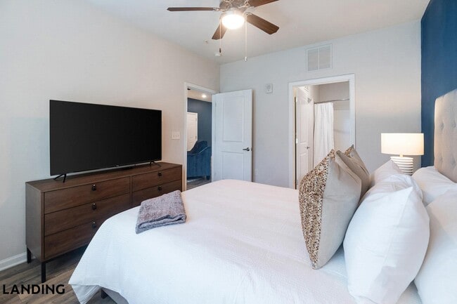 Building Photo - 655 W Mallard Creek Church Rd