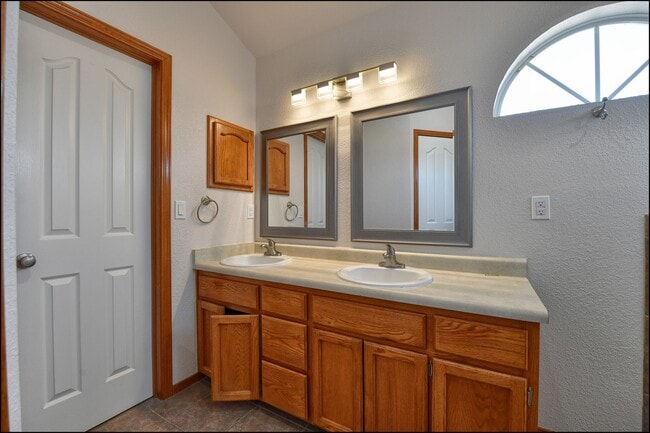 Building Photo - Coming Soon!