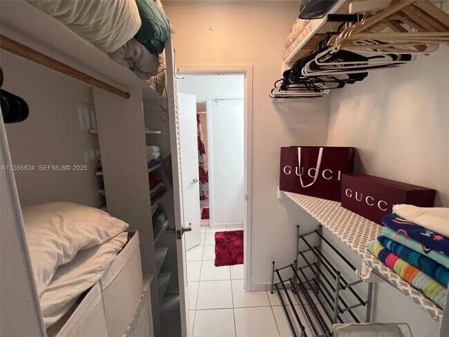 Building Photo - 100 Lincoln Rd