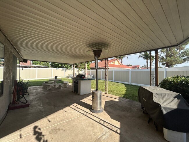 Building Photo - Beautiful 3 Bedroom 2 Bath Home in Redlands!