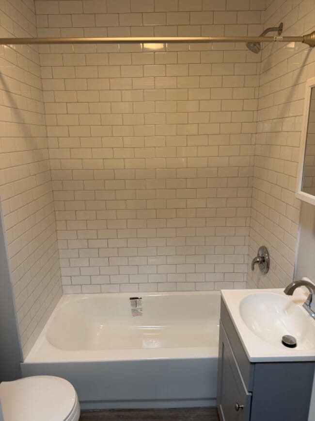 Building Photo - 13 Earl St