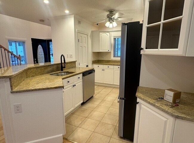 Building Photo - 39 Castle Rd