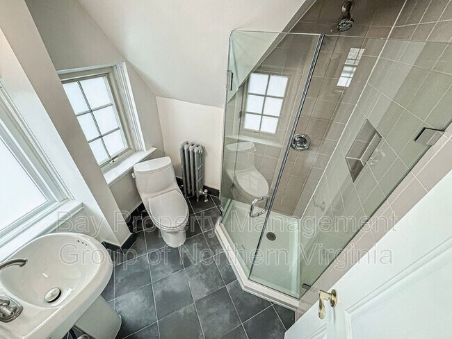 Building Photo - 4412 Volta Pl NW