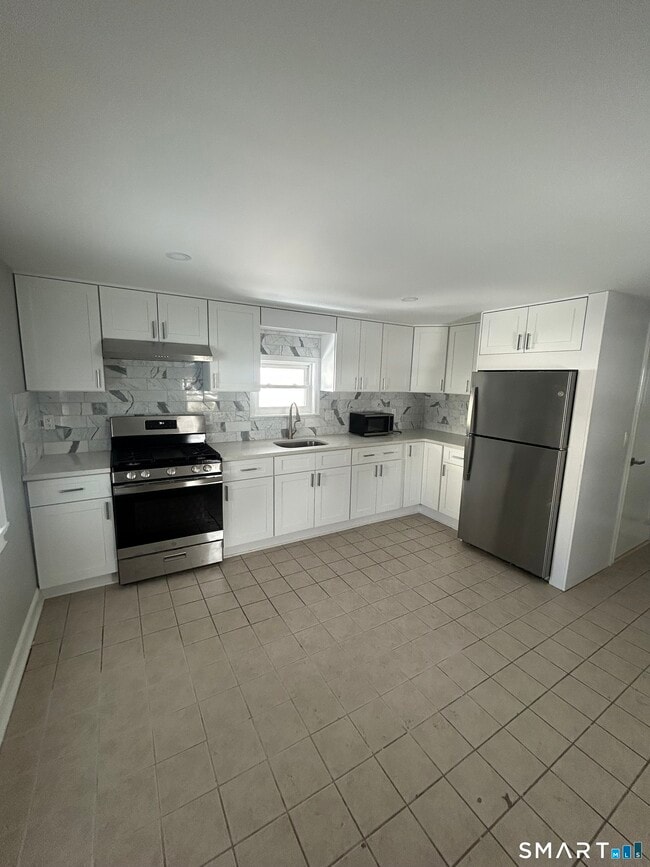 Building Photo - 54 Forest St