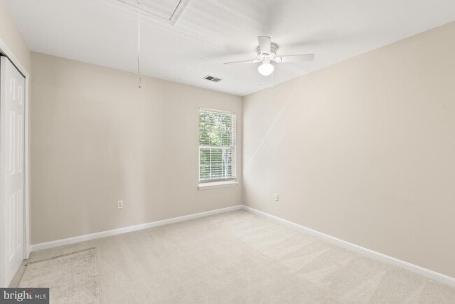 Building Photo - 9201 Golf Ct