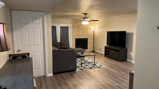 Building Photo - 356 W Harwood Rd