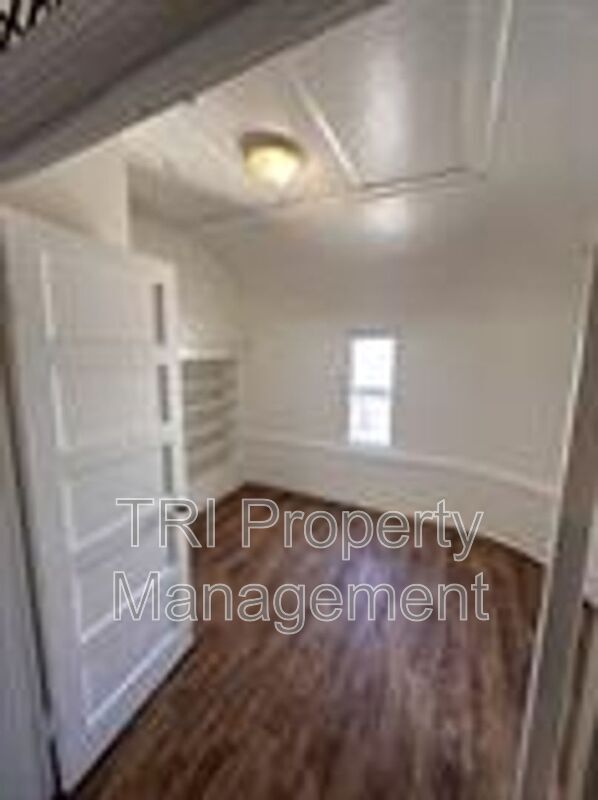 Building Photo - 1227 12th Ave