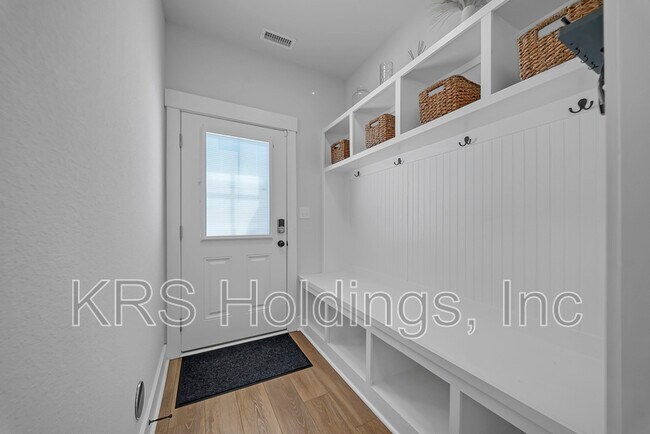 Building Photo - 629 Hayes Dr